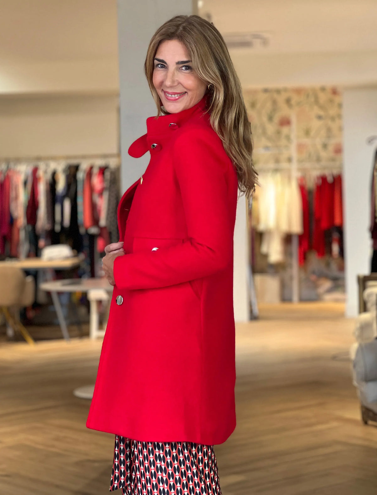 Abrigo ideal superfavorecedor rojo