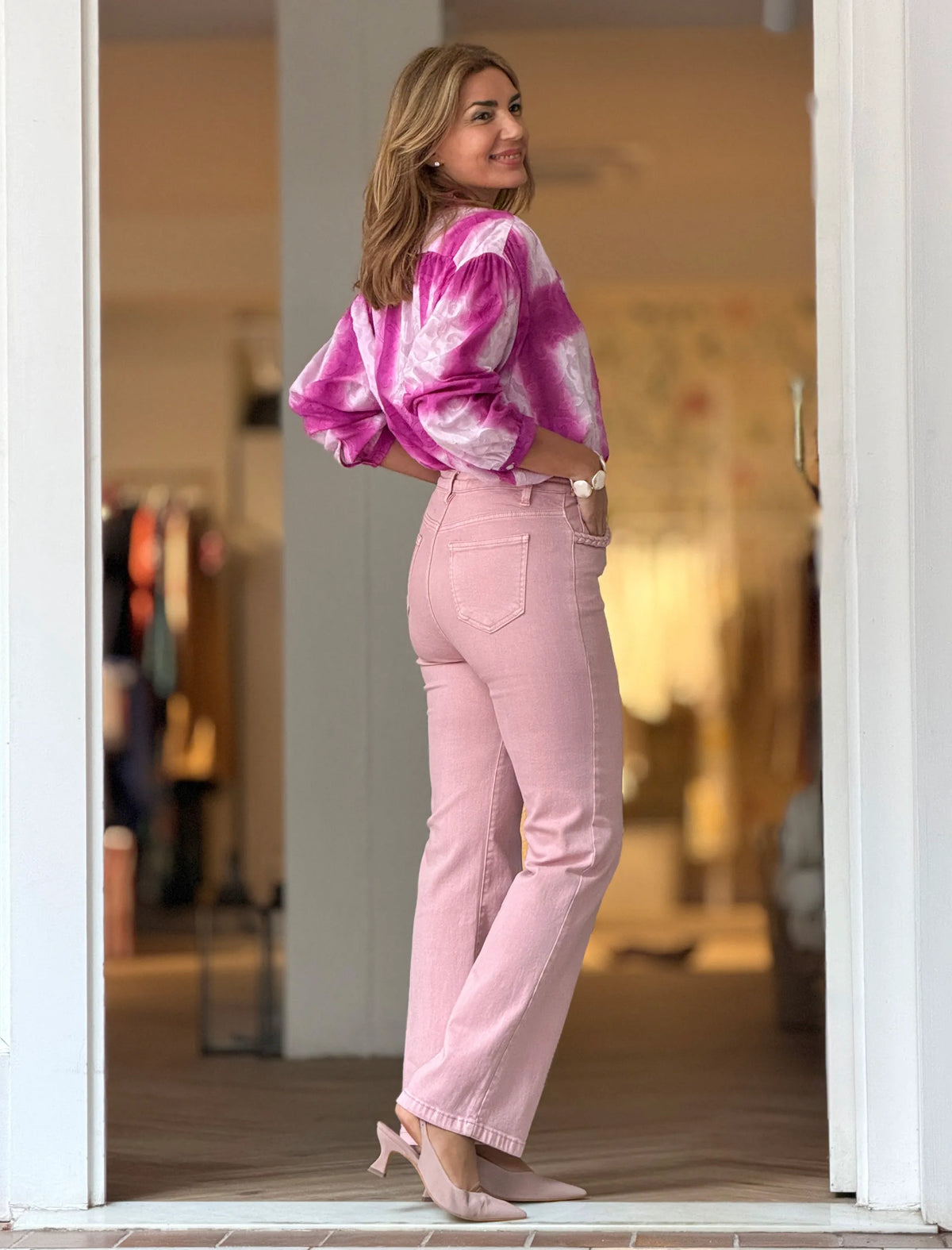 Pantalón vaquero rosa bolsillos chic