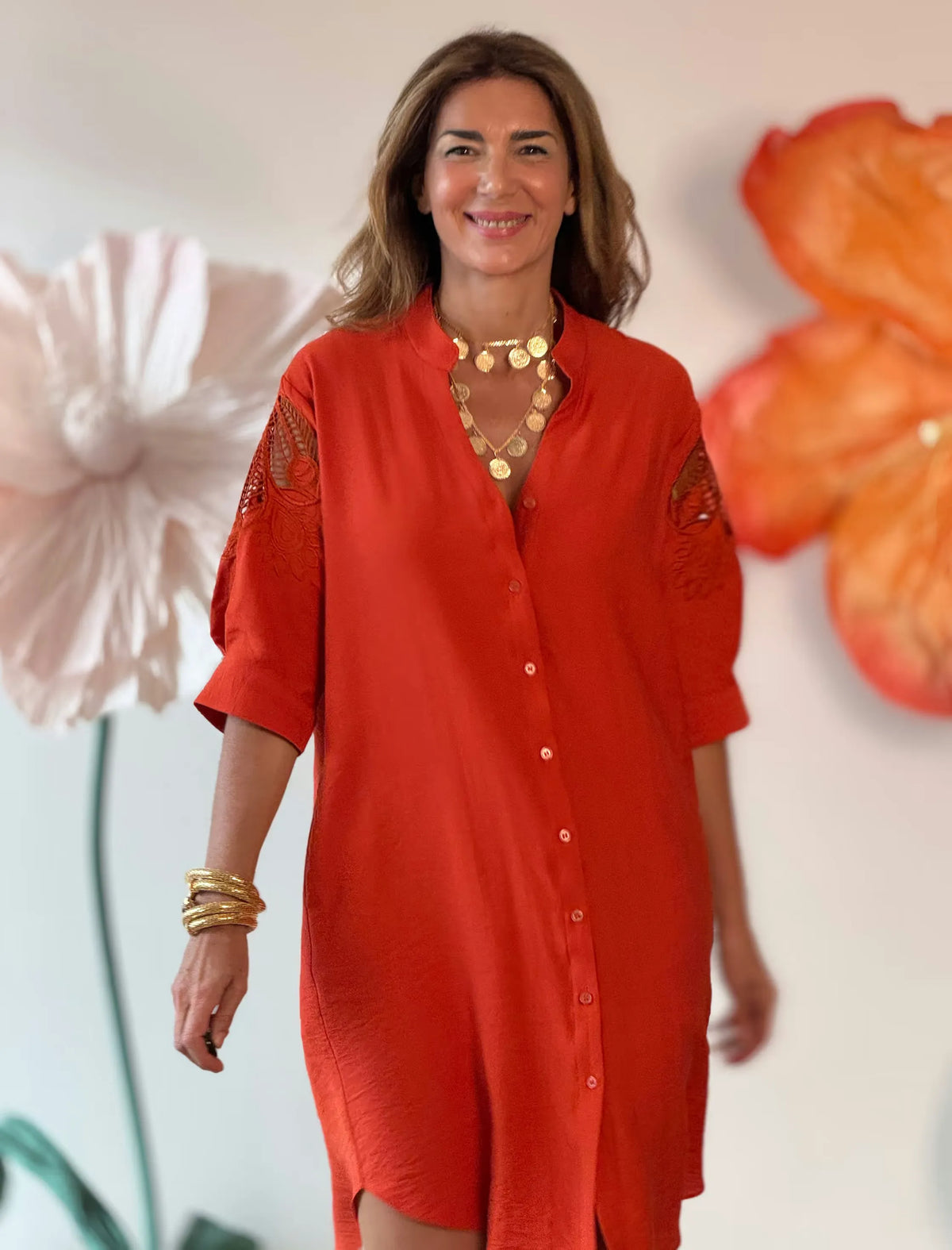 Vestido kaftán bordado coral