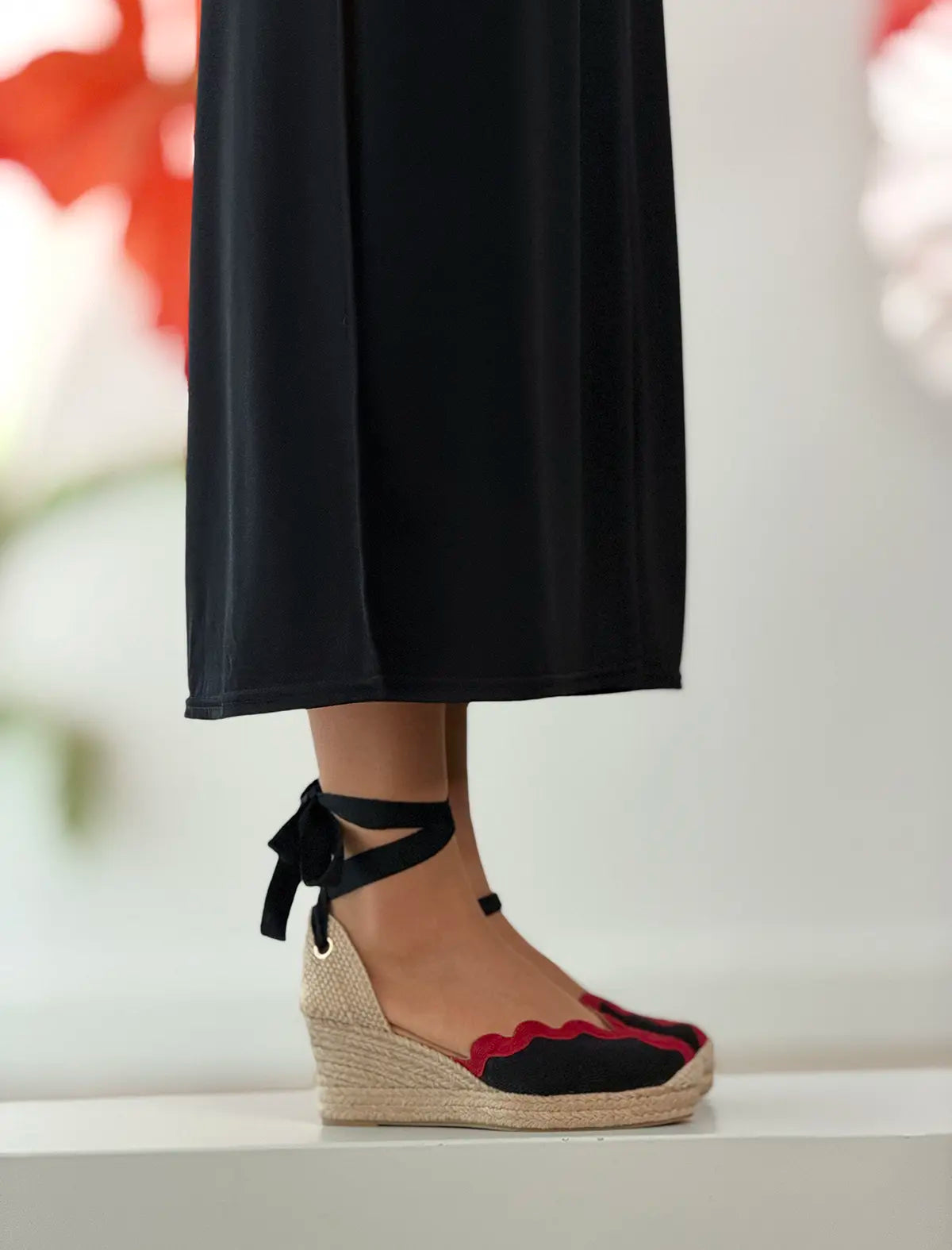 Alpargata de cuña negro blonda chic