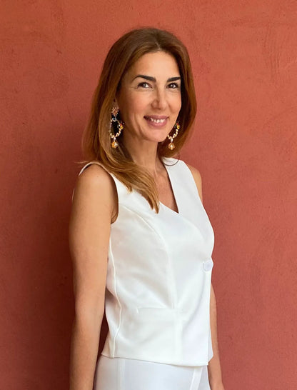 Total look con chaleco chic y pantalón para todo blanco