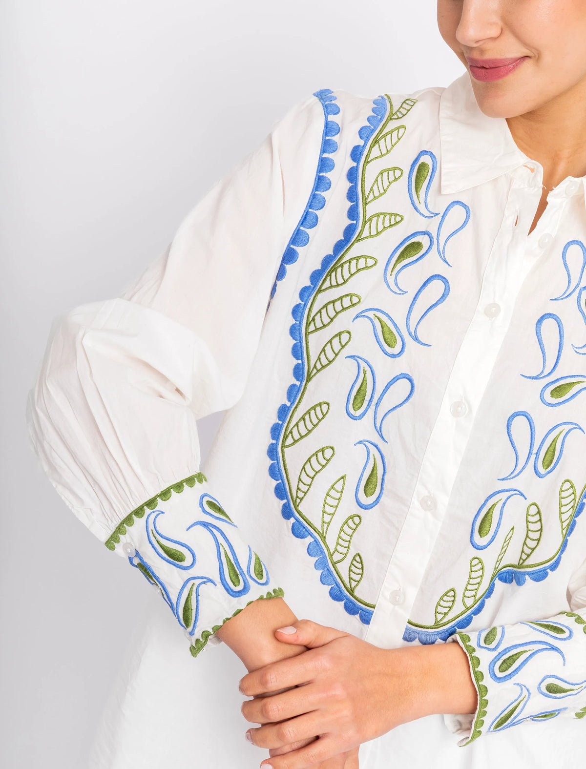 Camisa bordada azul