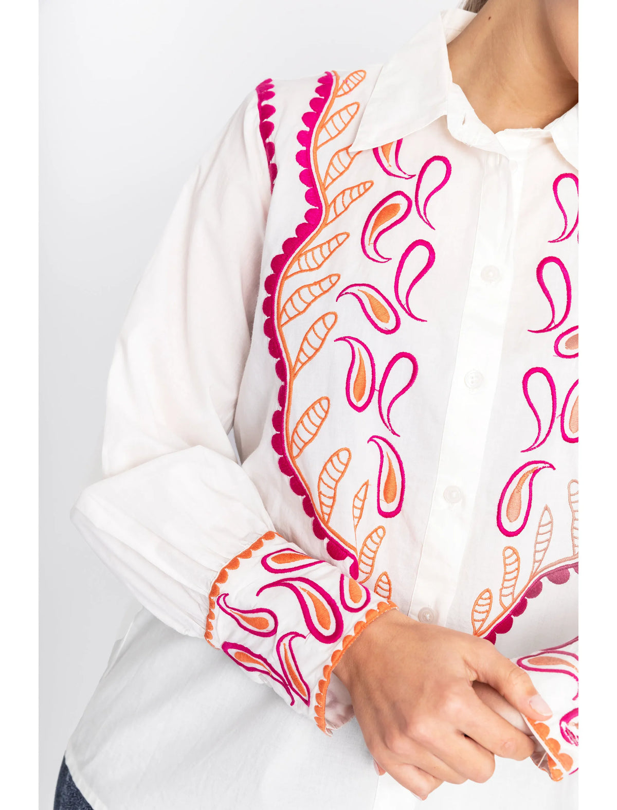 Camisa bordada muy diferente buganvilla