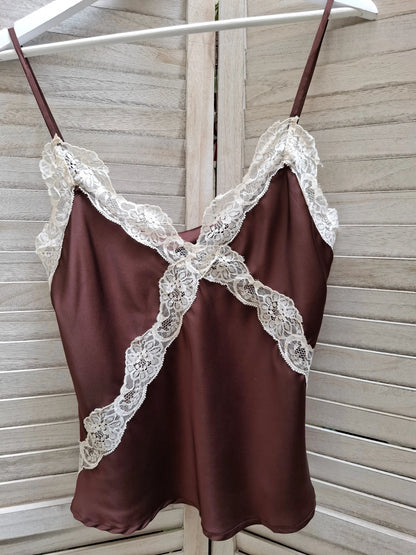 Lencero de encaje marrón