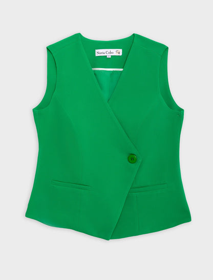 Total look con chaleco chic y pantalón para todo verde
