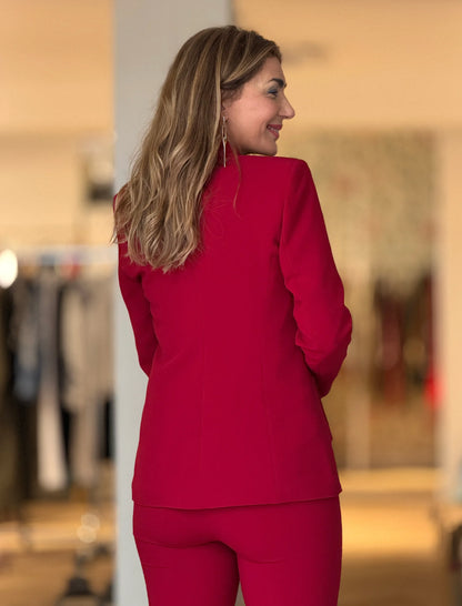 Total look chaqueta pantalón y chaleco marsala