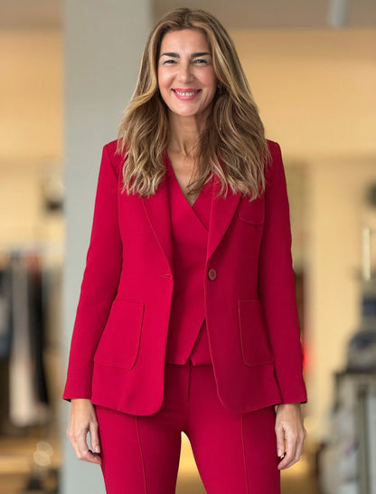 Total look chaqueta pantalón y chaleco marsala