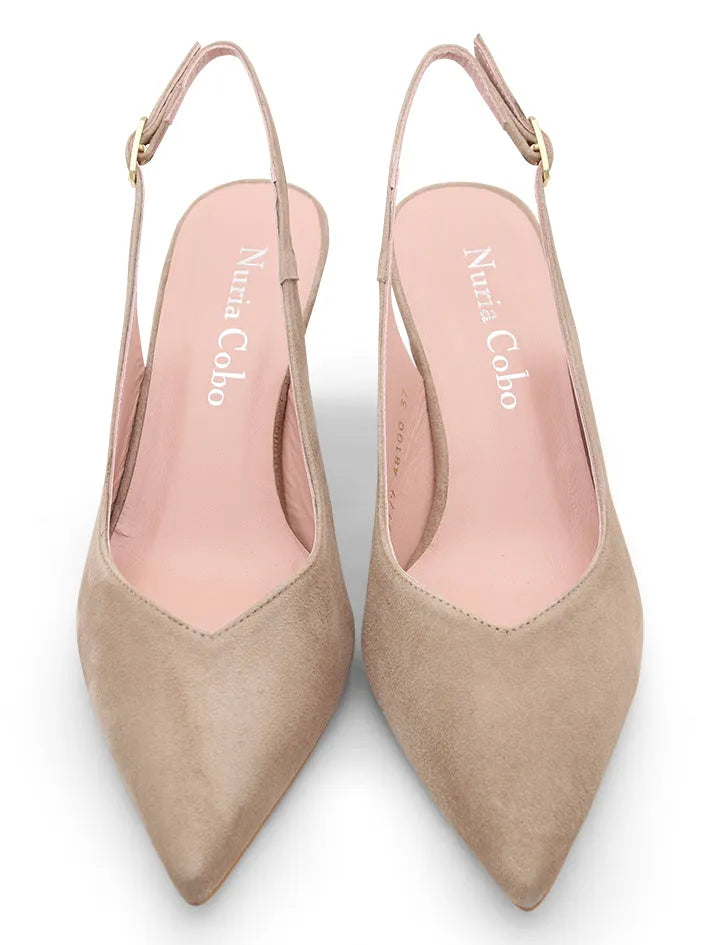 Zapato de salón favorecedor taupe