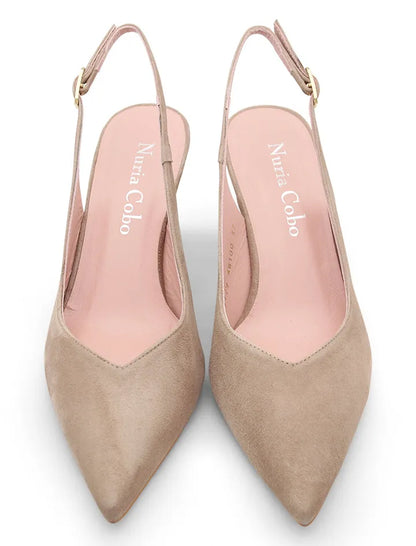 Zapato de salón favorecedor taupe