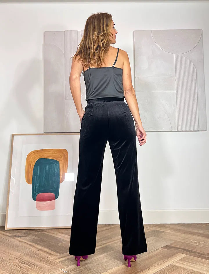 Top lencero suave y chic negro