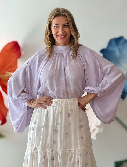 Camisa lila con lazada ideal