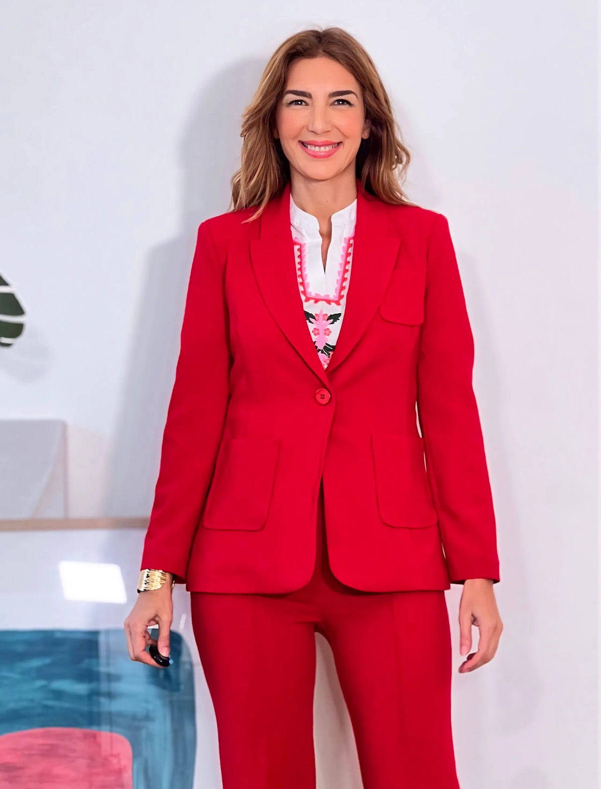 Total look pantalón ideal de bolsillos y chaqueta slim chic roja