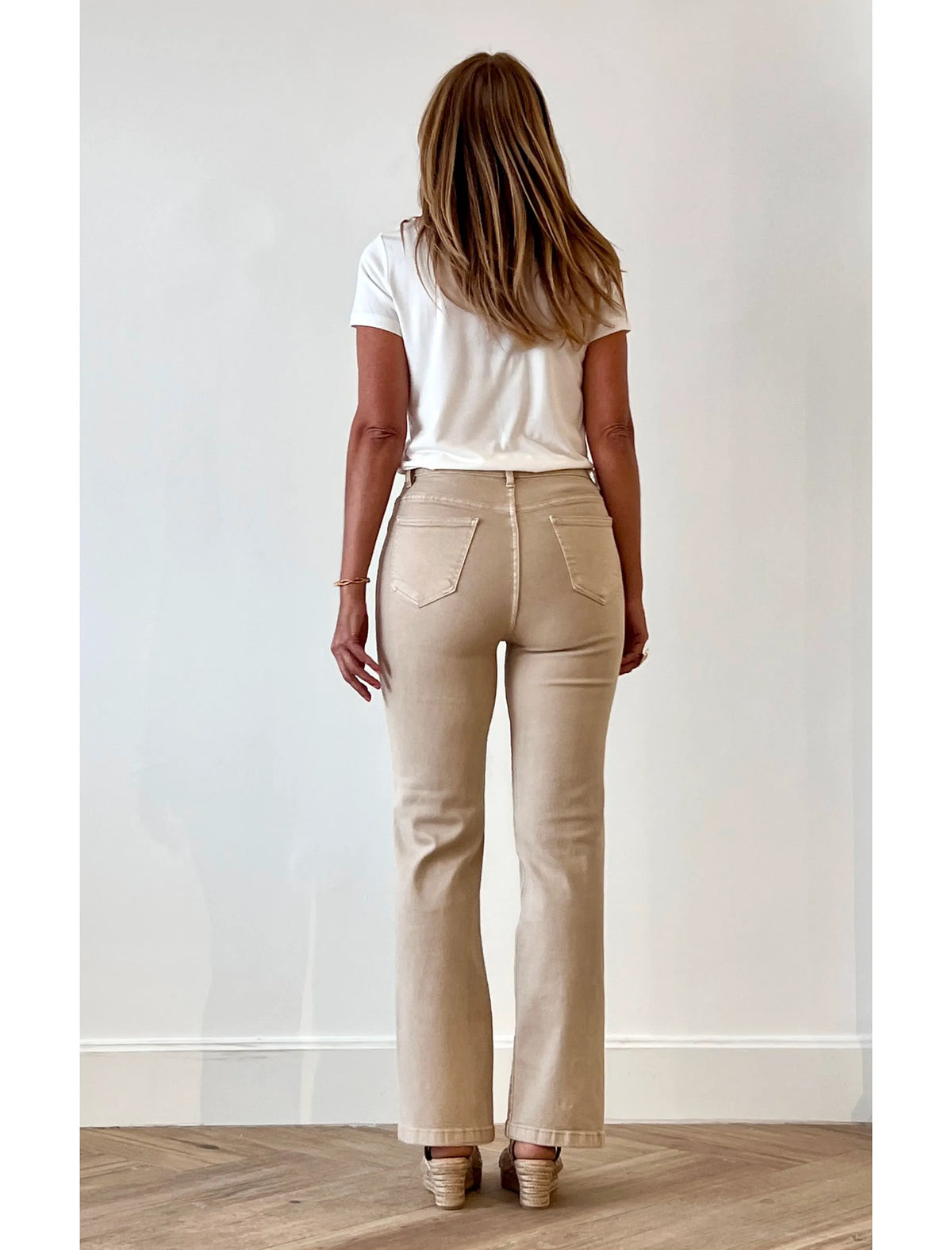 Pantalón vaquero bolsillos chic arena
