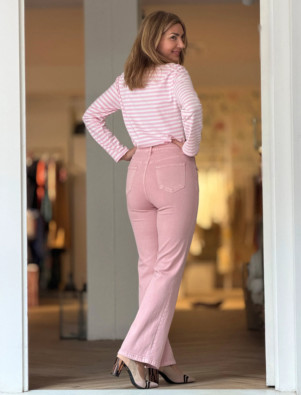 Pantalón vaquero rosa bolsillos chic