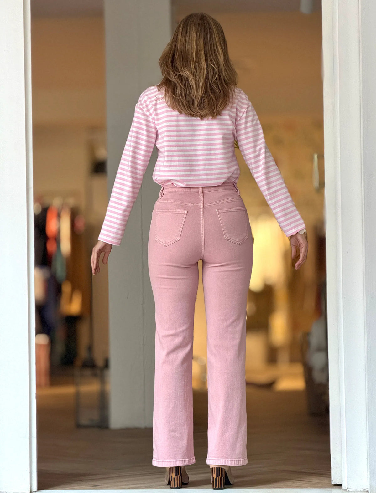 Pantalón vaquero rosa bolsillos chic