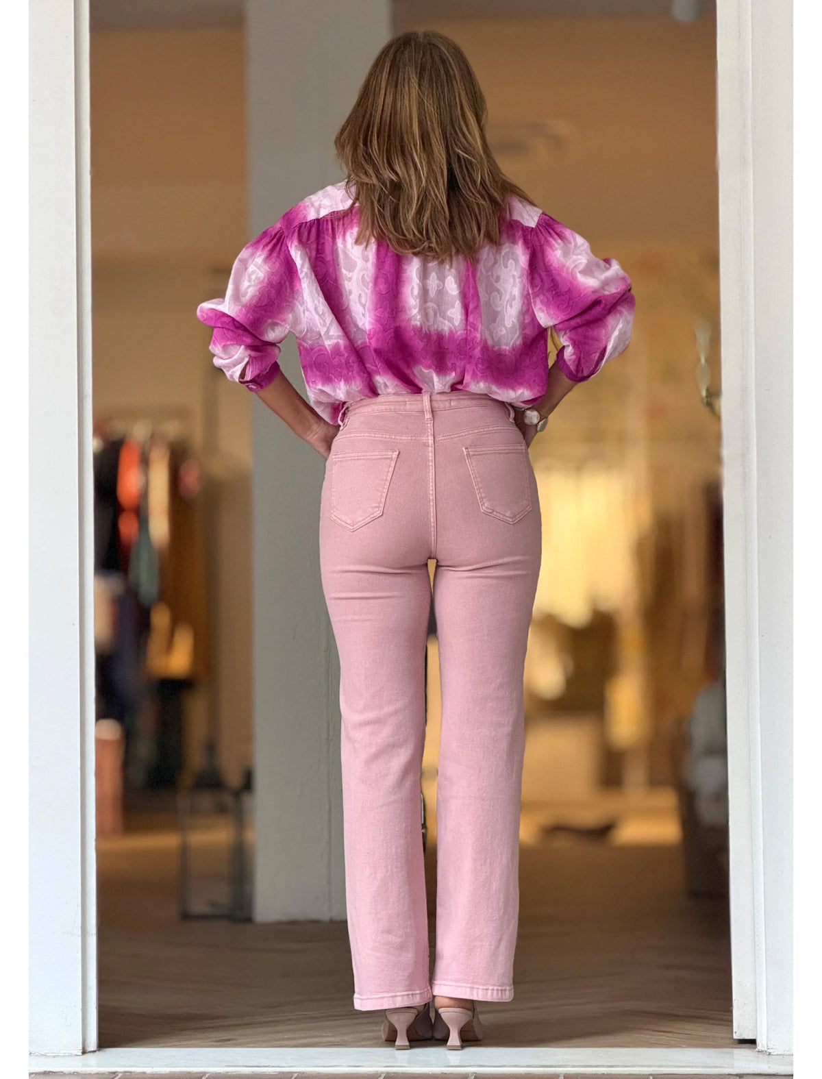 Pantalón vaquero rosa bolsillos chic