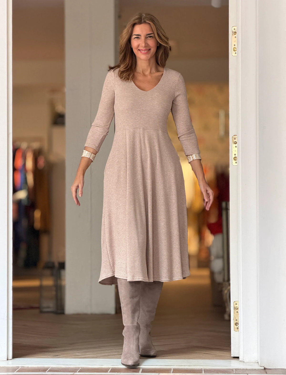 Blusa blanca bordada con encajes