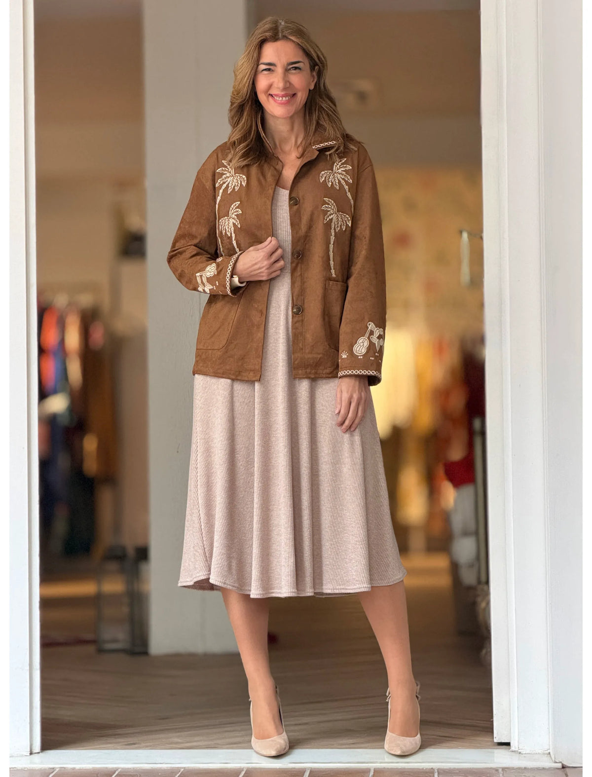 Vestido fondo de armario suave beige