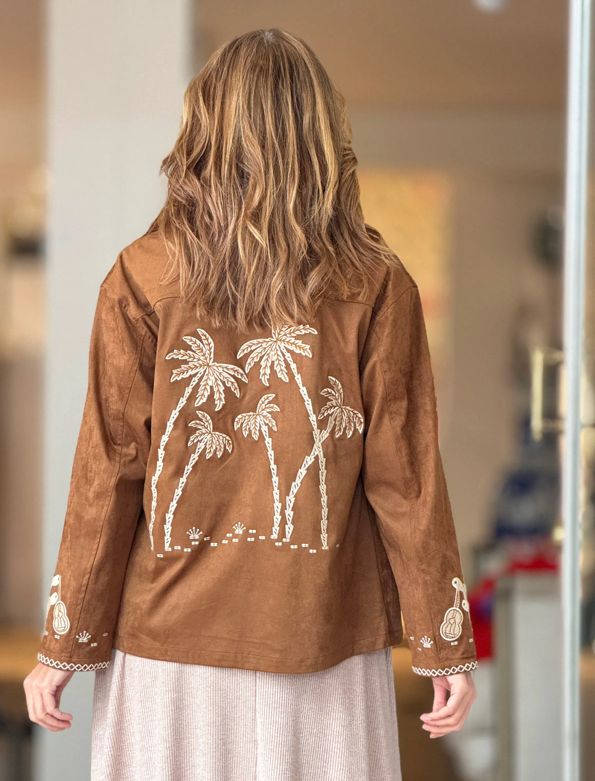 Chaqueta palmeras bordadas camel