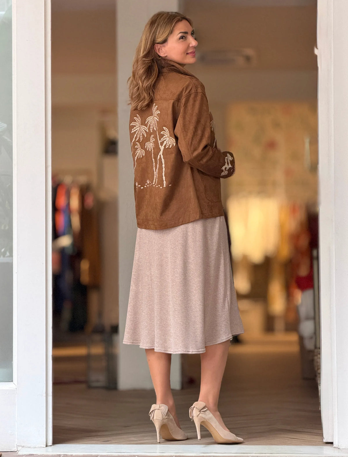 Chaqueta palmeras bordadas camel