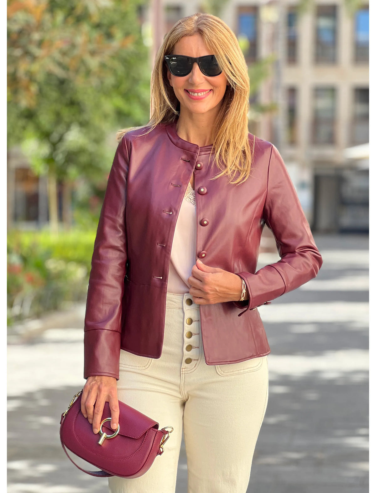 Chaqueta muy chic burdeos