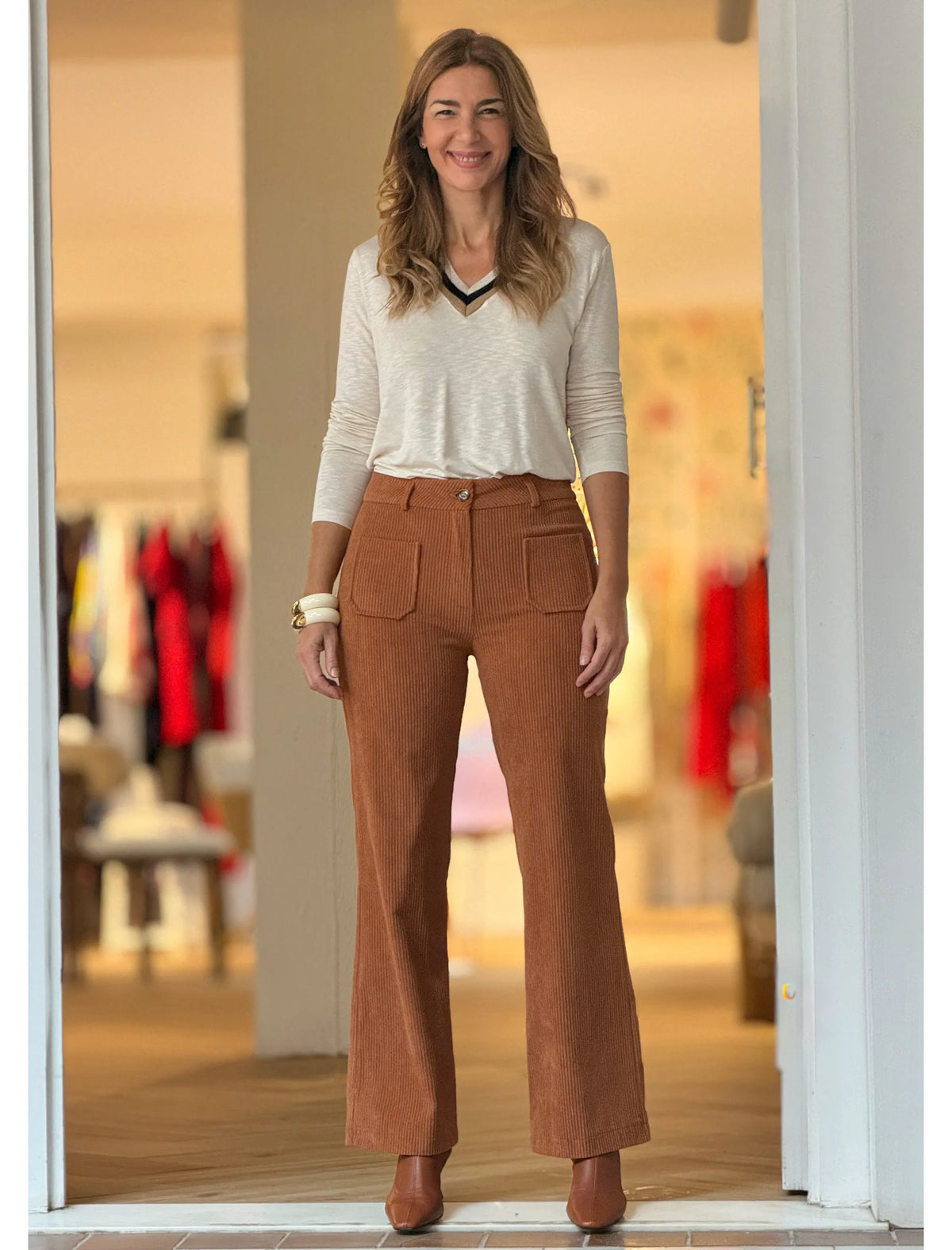 Total look chaqueta y pantalón de pana camel