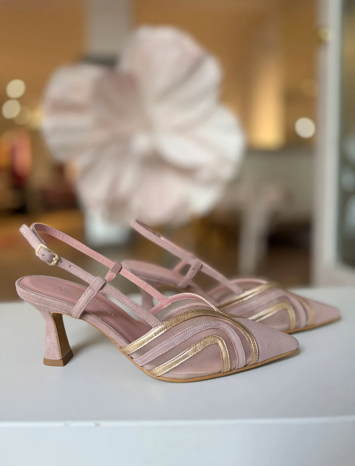 Zapato mujer nude tacón medio muy chic de rejilla