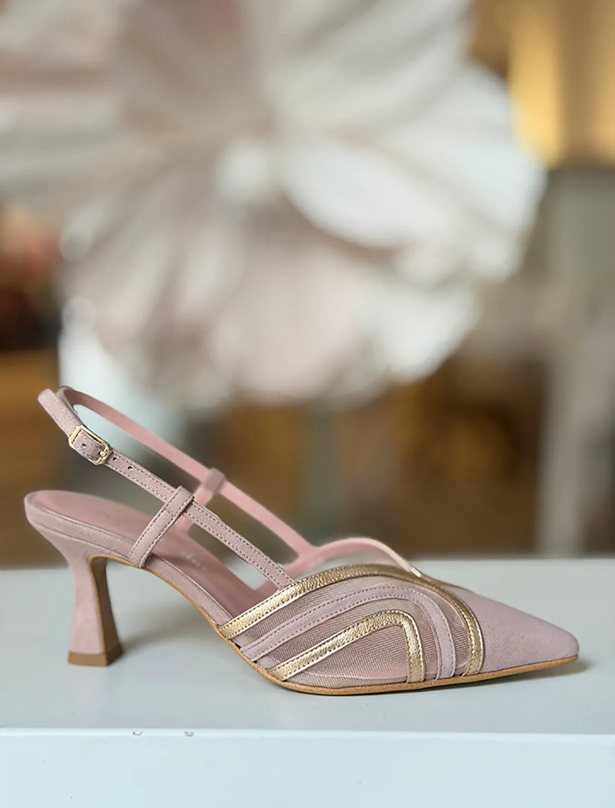 Zapato mujer nude tacón medio muy chic de rejilla