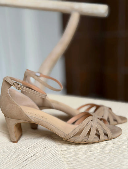 Sandalia beige tacón medio tiras Fabiola