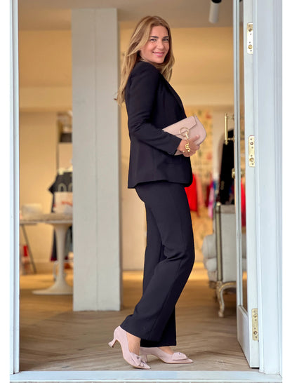 Pantalón ideal con botones blancos