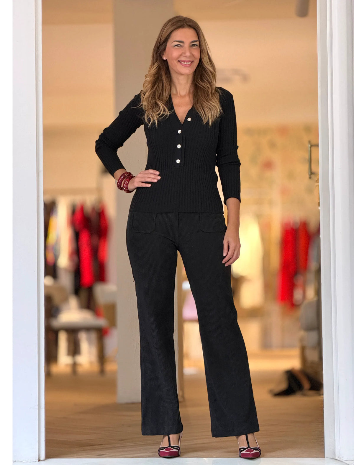 Total look chaqueta y pantalón de pana negro