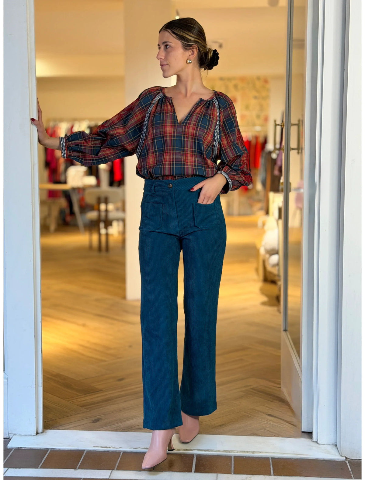 Total look chaqueta y pantalón de pana azul