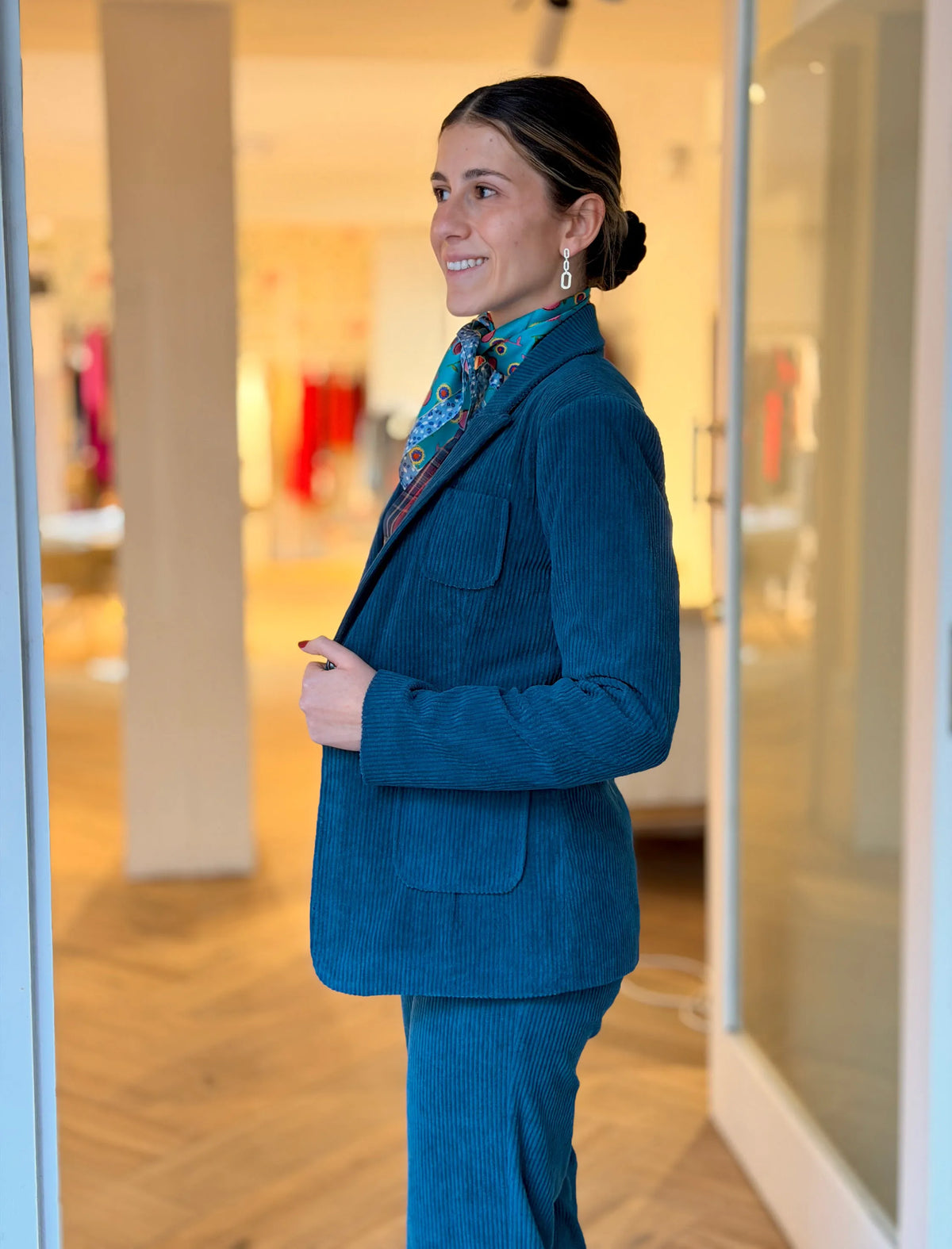 Total look chaqueta y pantalón de pana azul