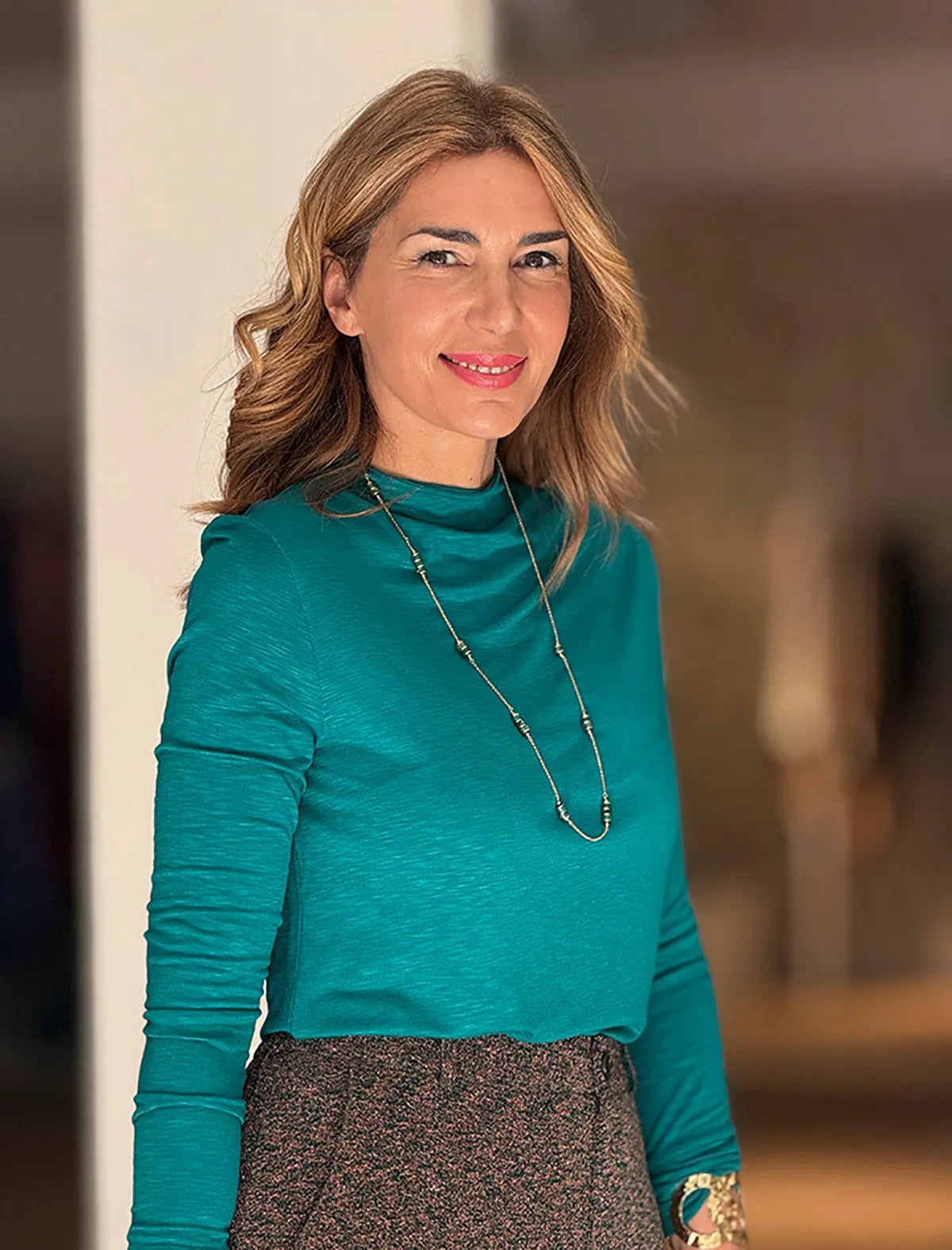 Camiseta muy chic linda esmeralda