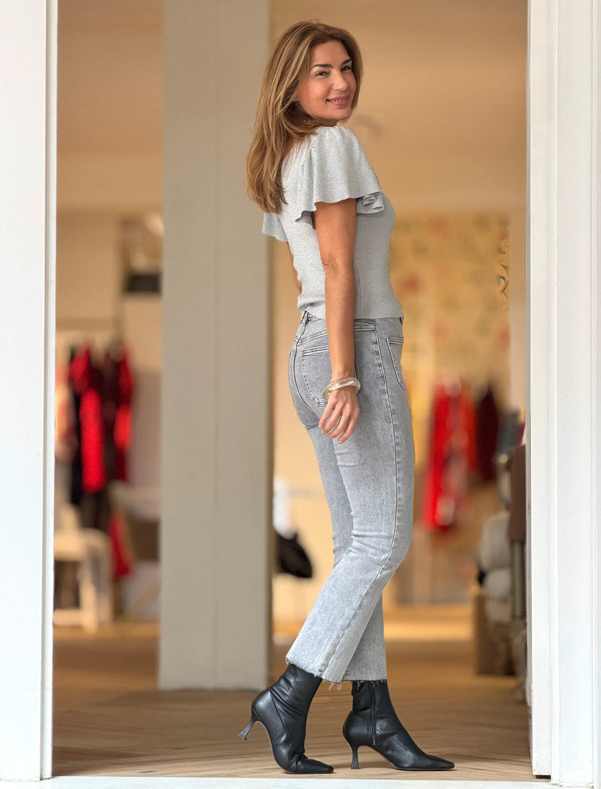 Pantalón vaquero gris bolsillos