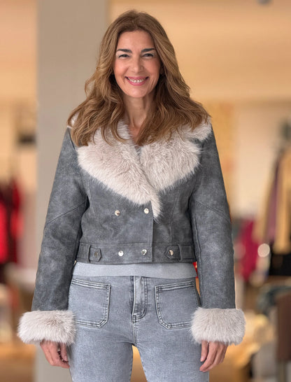 Chaqueta cuello pelo gris chic