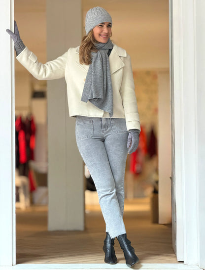 Pantalón vaquero gris bolsillos