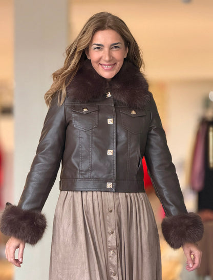 Chaqueta marrón chocolate de pelo desmontable