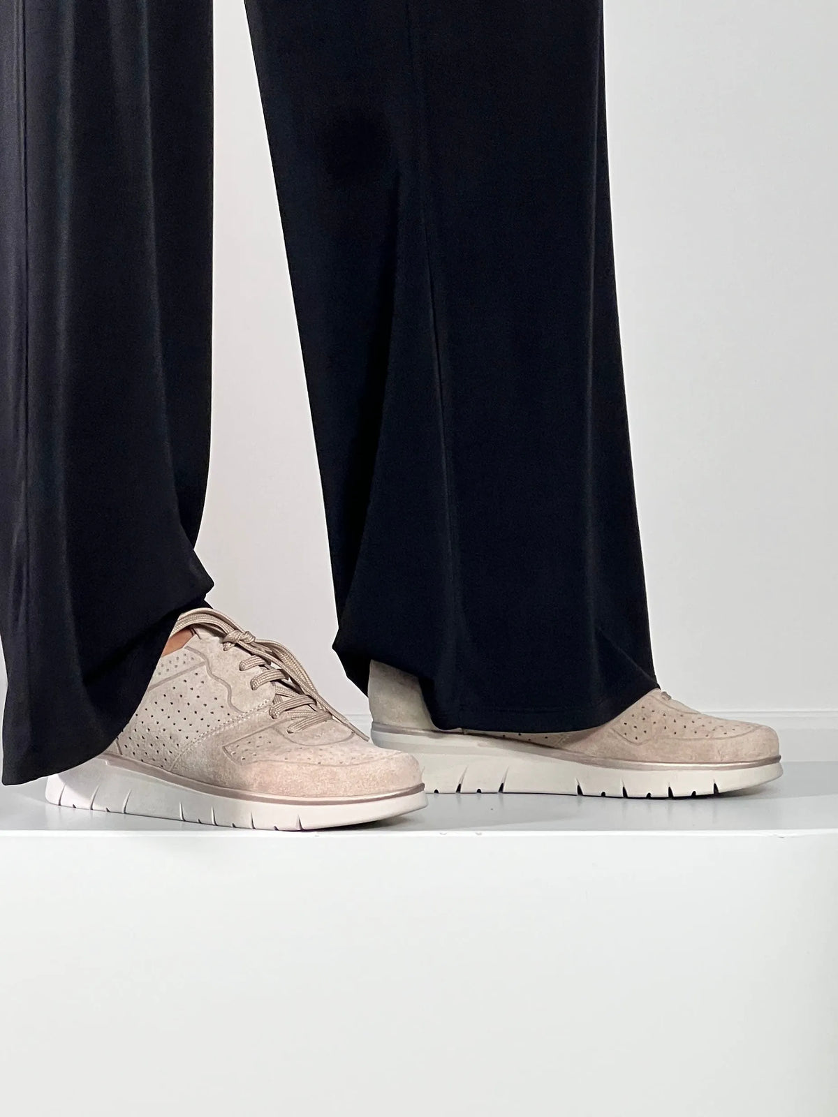 Zapato Deportivo Chic Camel – Comodidad y Estilo Casual