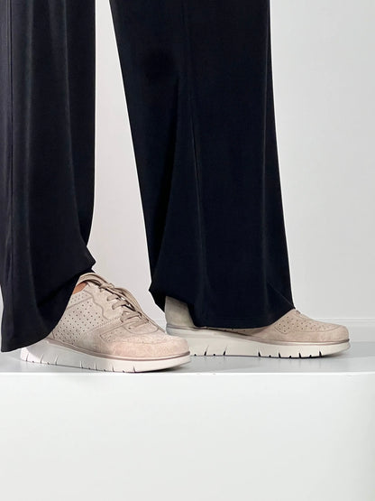 Zapato Deportivo Chic Camel – Comodidad y Estilo Casual