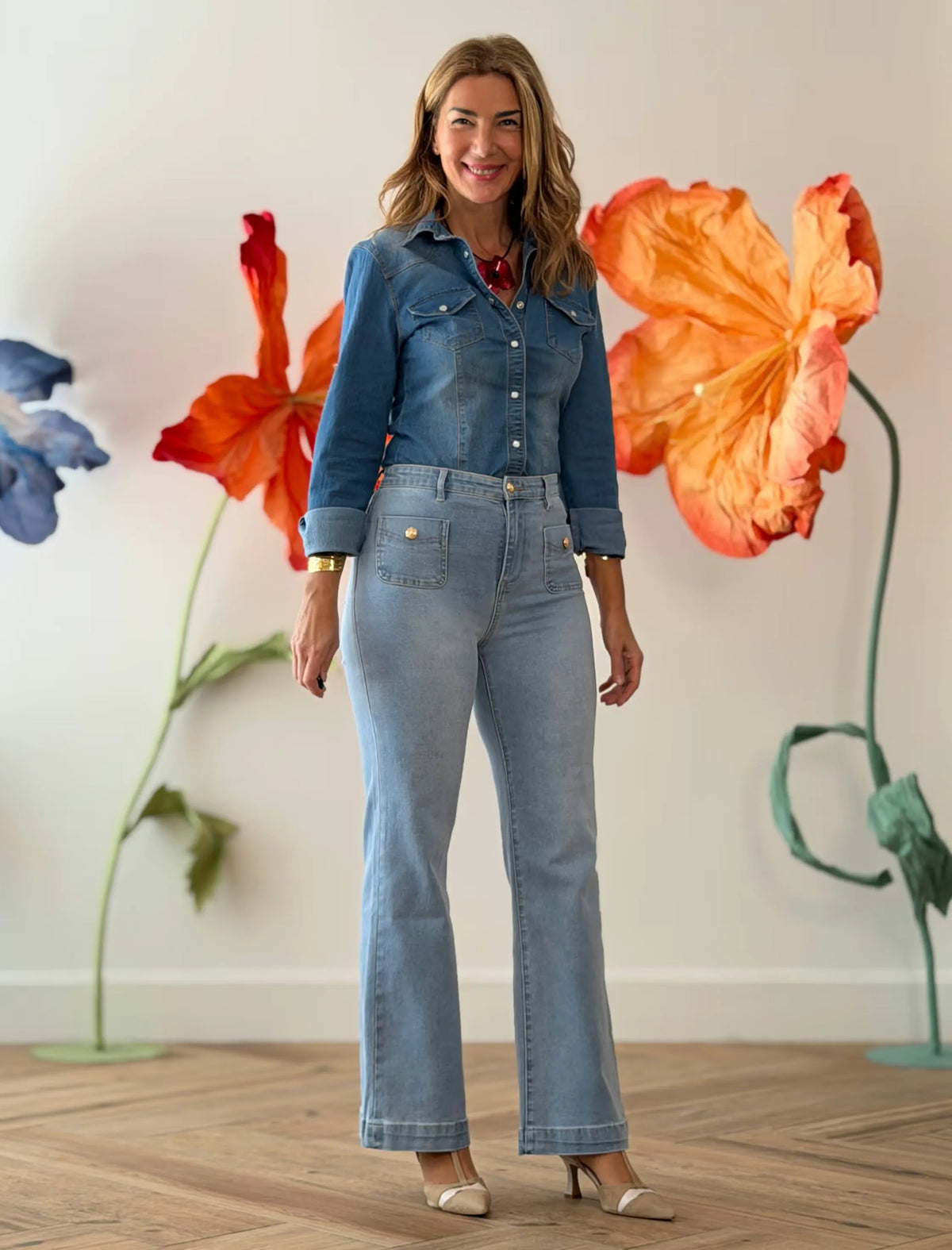 Pantalón vaquero flare bolsillos
