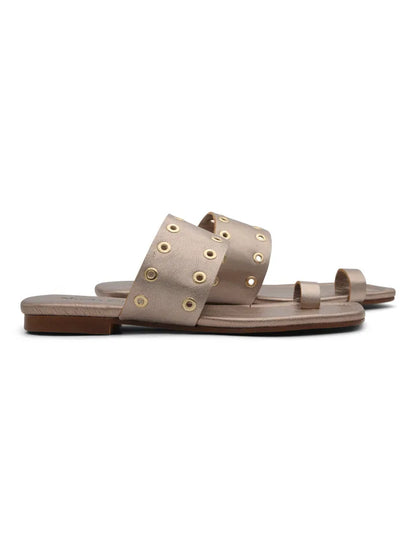Sandalia cool de tachas bronce