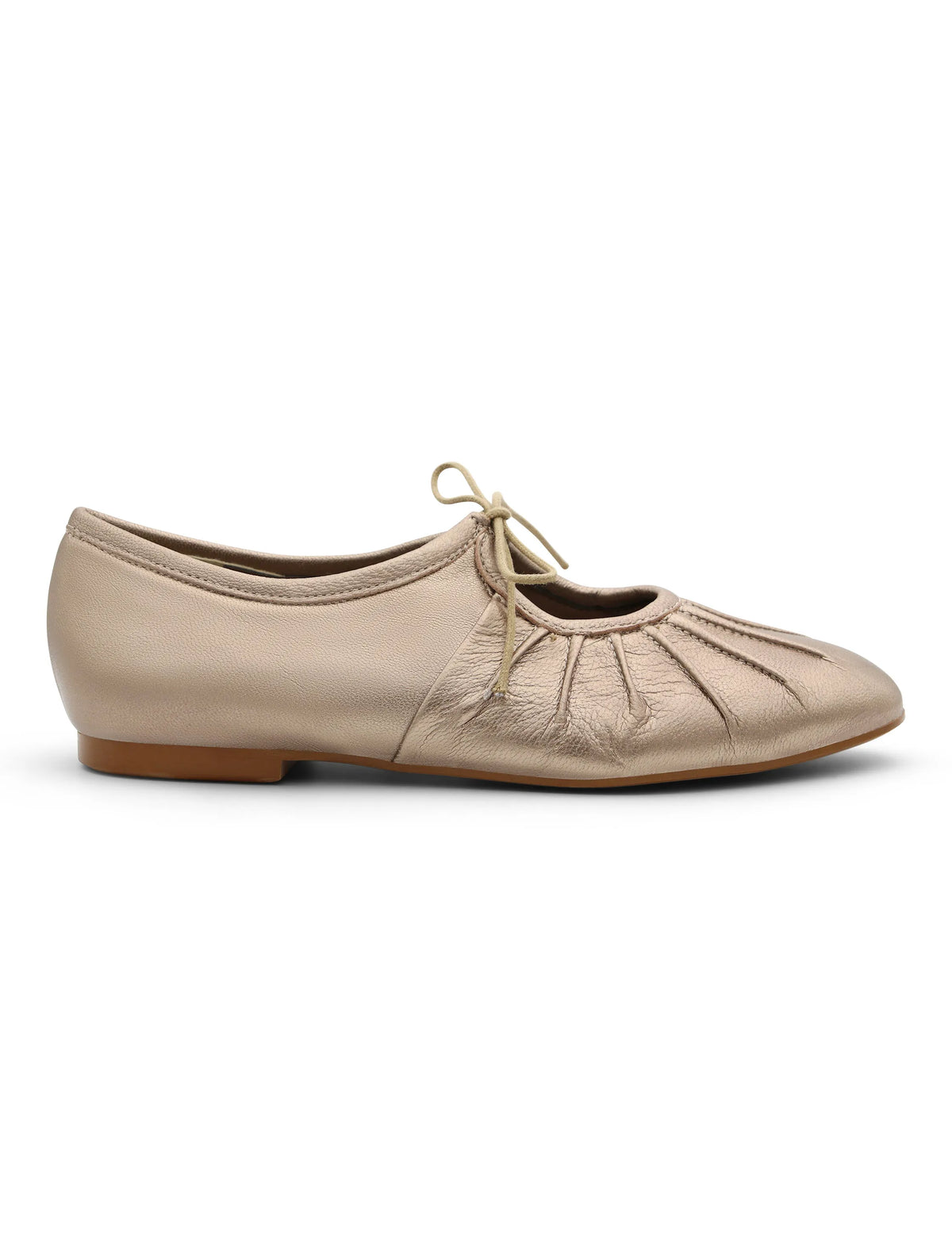 Zapato plano de frunces oro