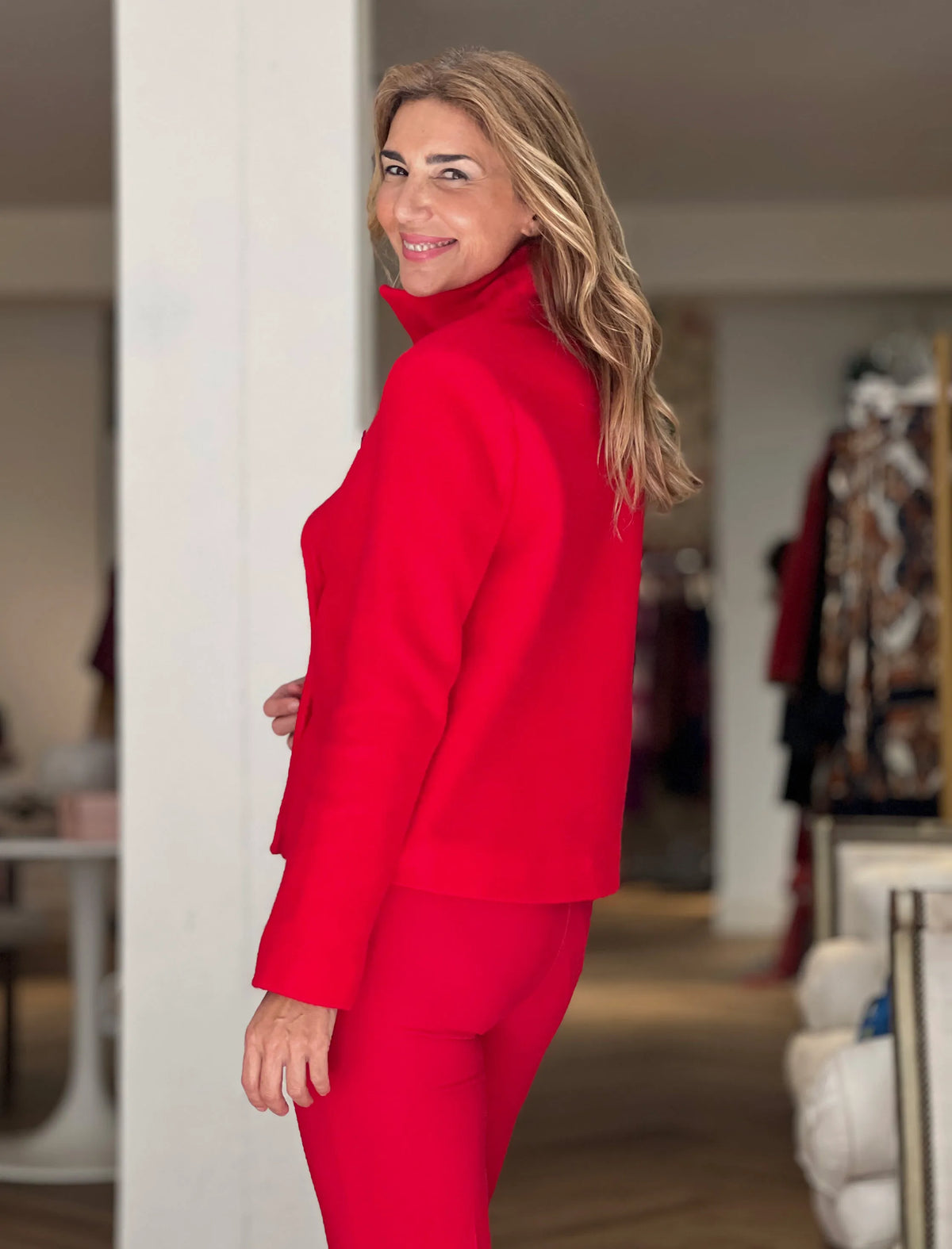 Chaqueta supersuave de botones roja