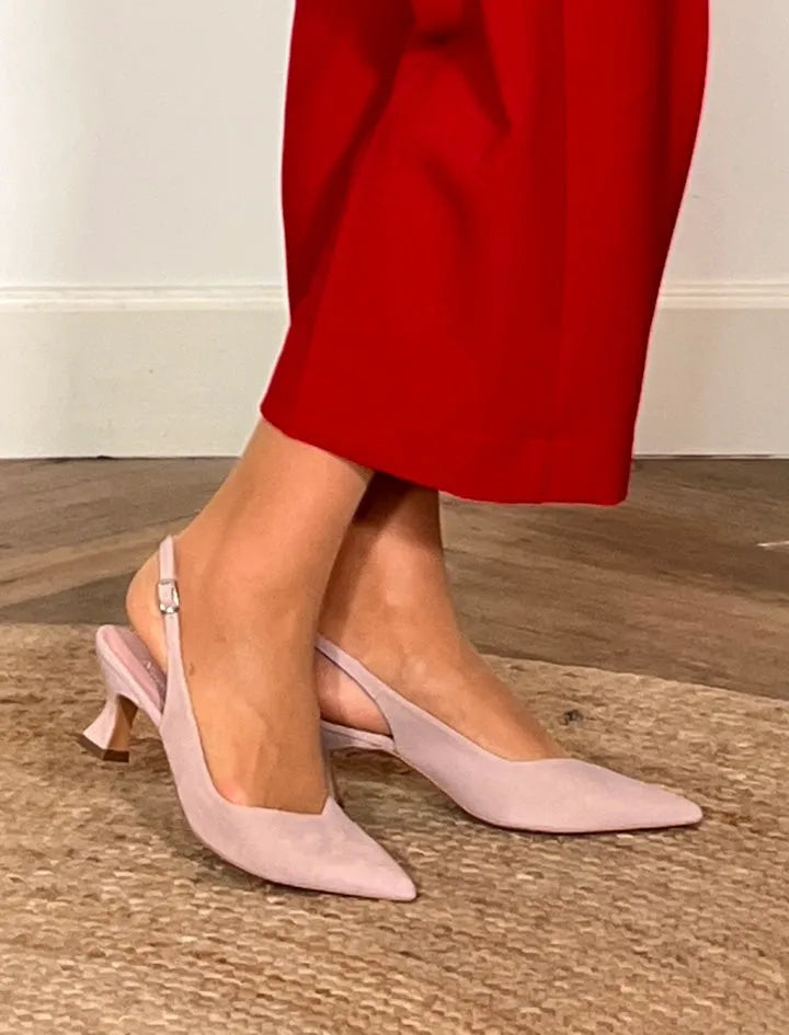 Zapato de salón favorecedor nude