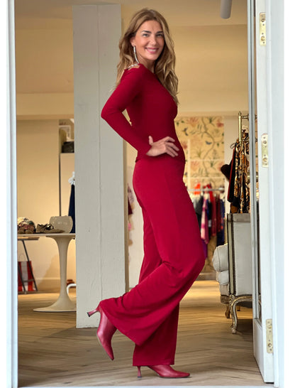 Total look cuerpo elástico ideal Nuri con pantalón soft favorecedor burgundy
