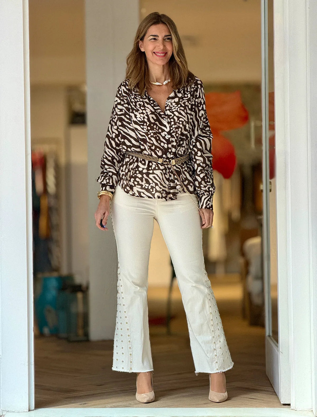 Pantalón vaquero tachas chic