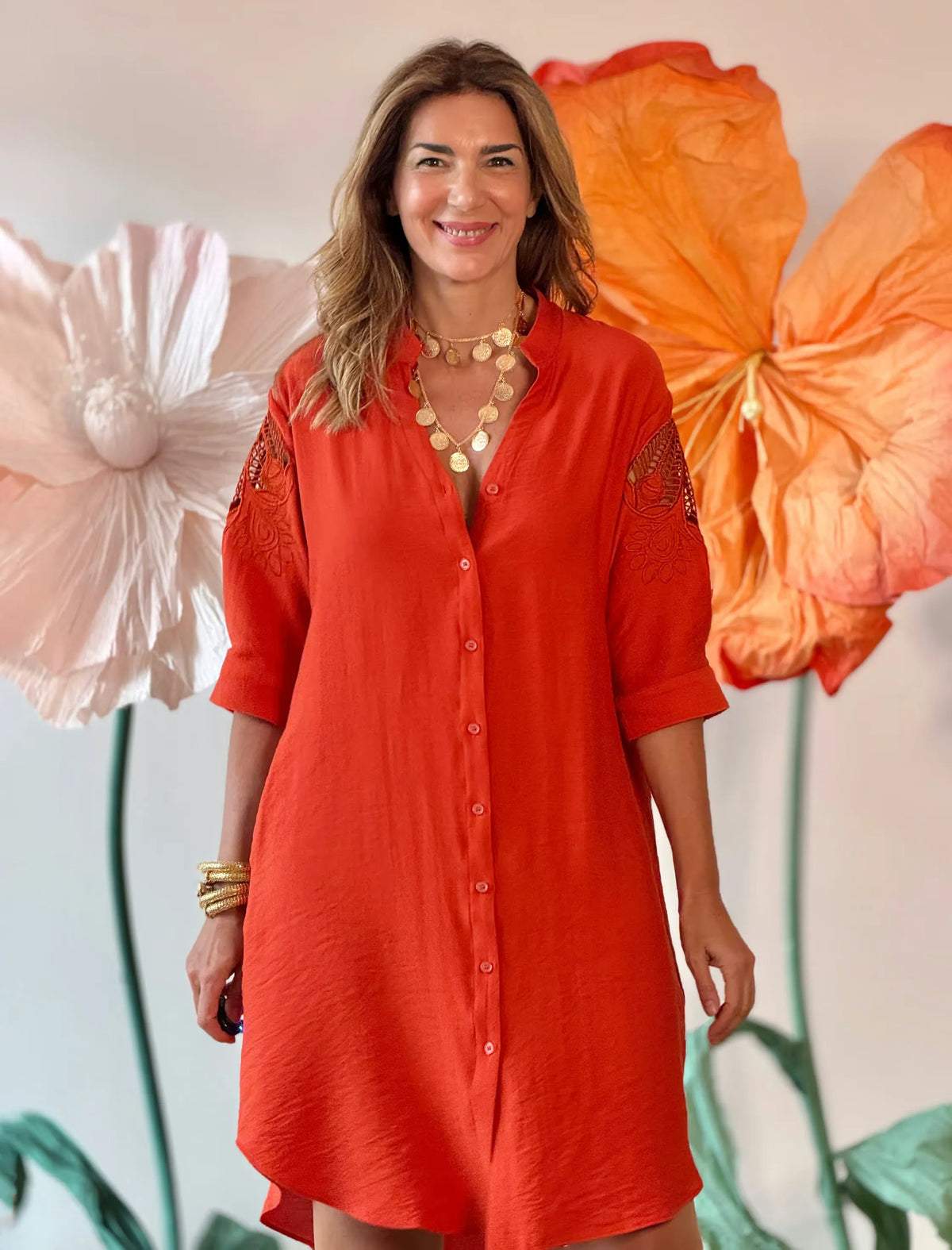 Vestido kaftán bordado coral