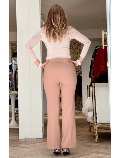 Pantalón camel ideal de bolsillos