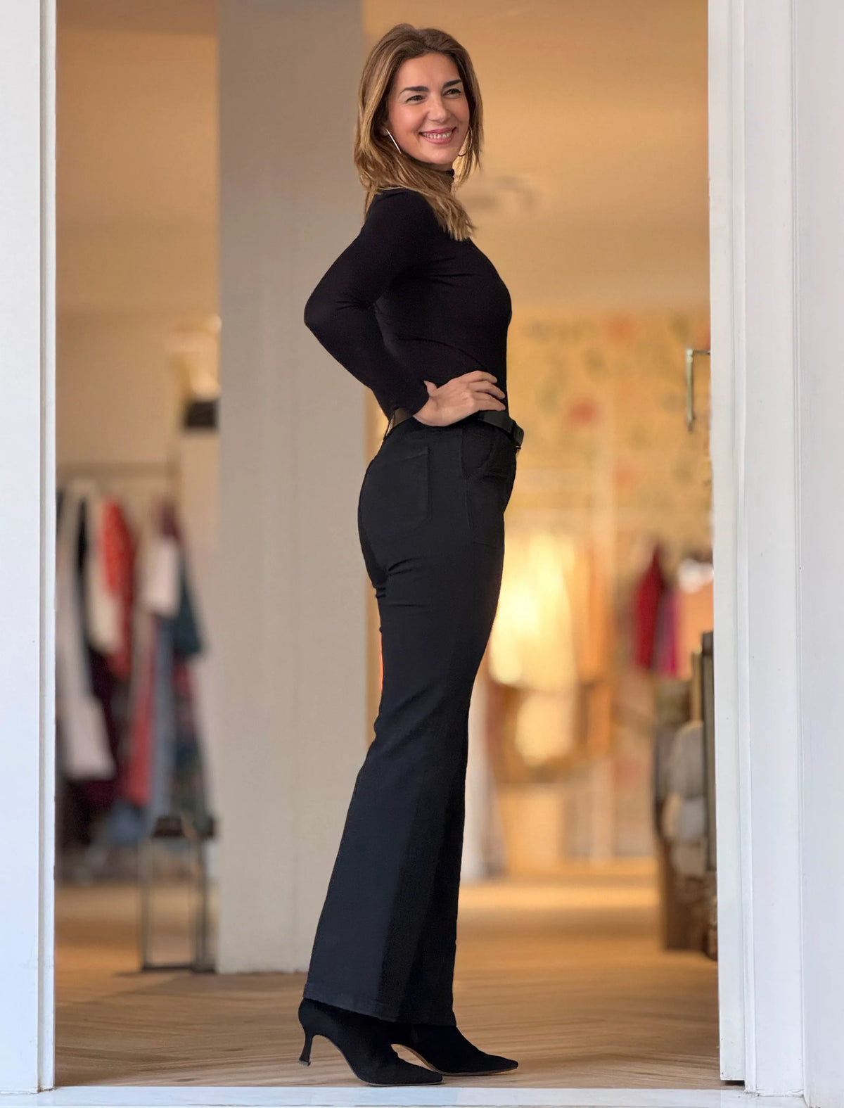 Pantalón vaquero negro talle alto